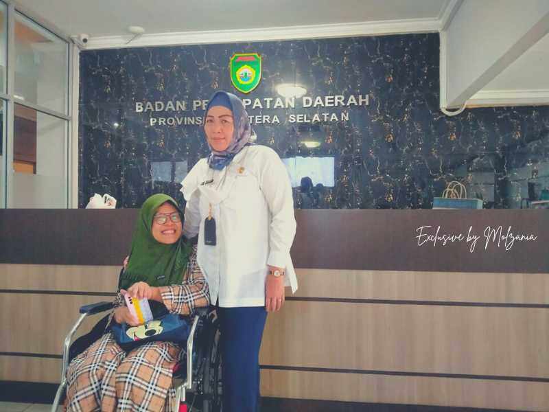Berfoto sama ibu Neng Muhaiba Kepala Bapenda Sumsel