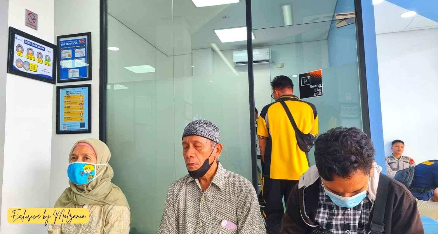 ruang ekg alias rekam jantung di kimia farma