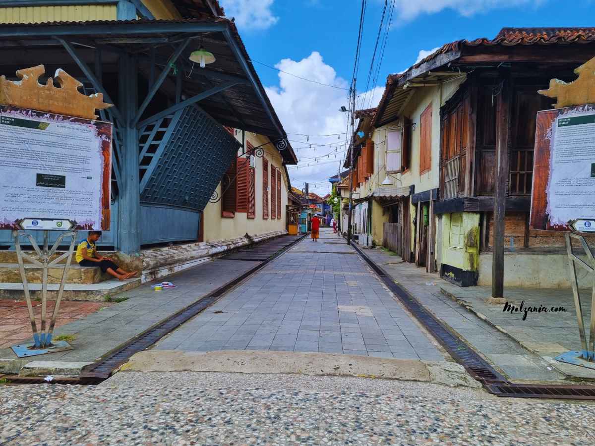 jalan masuk ke kampung arab almunawar