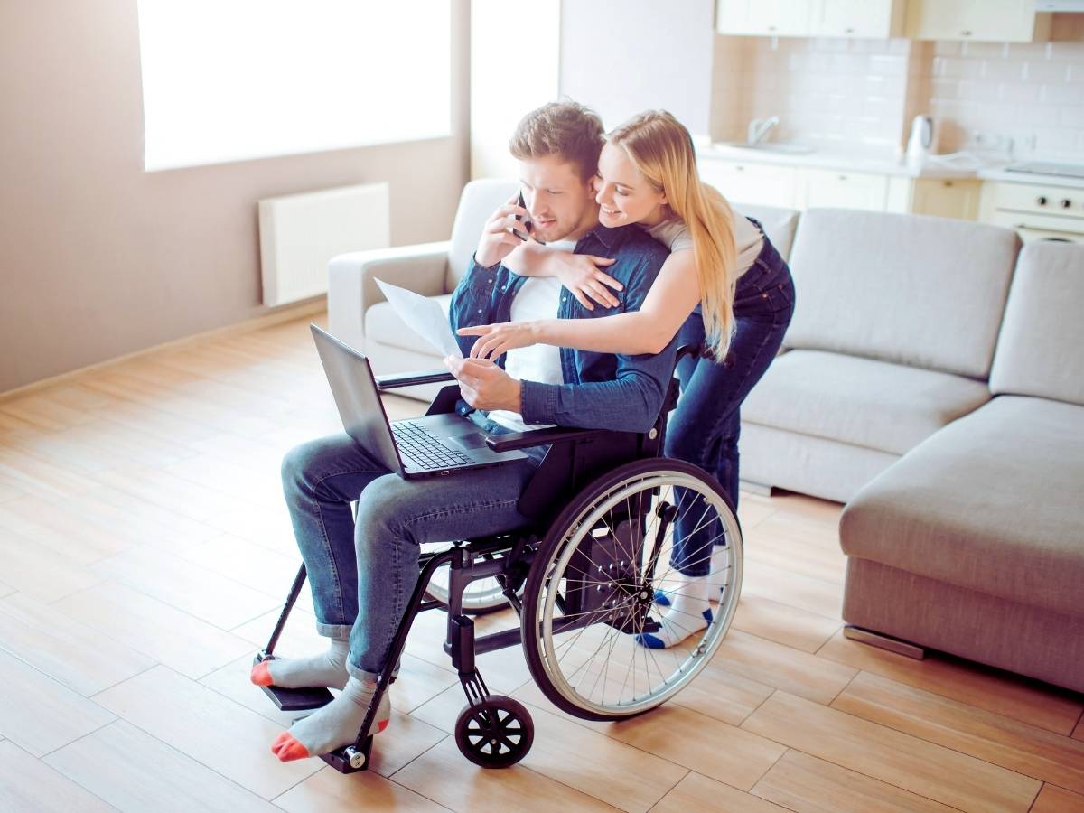 pasangan disabilitas yang menikah