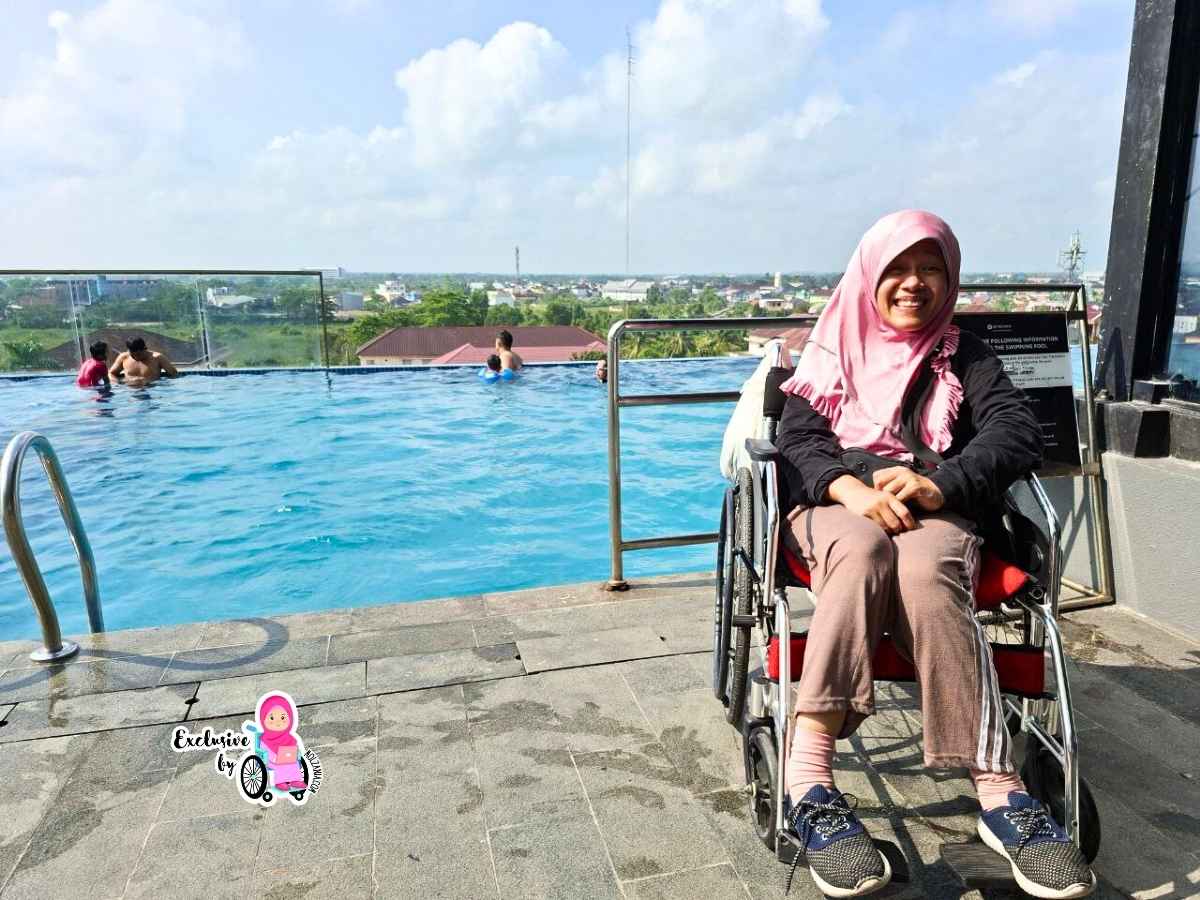 kolam renang wyndham opi hotel palembang